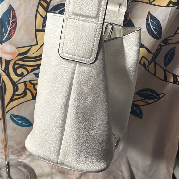Steve Madden White Bucket Bag - Picture 4 of 16